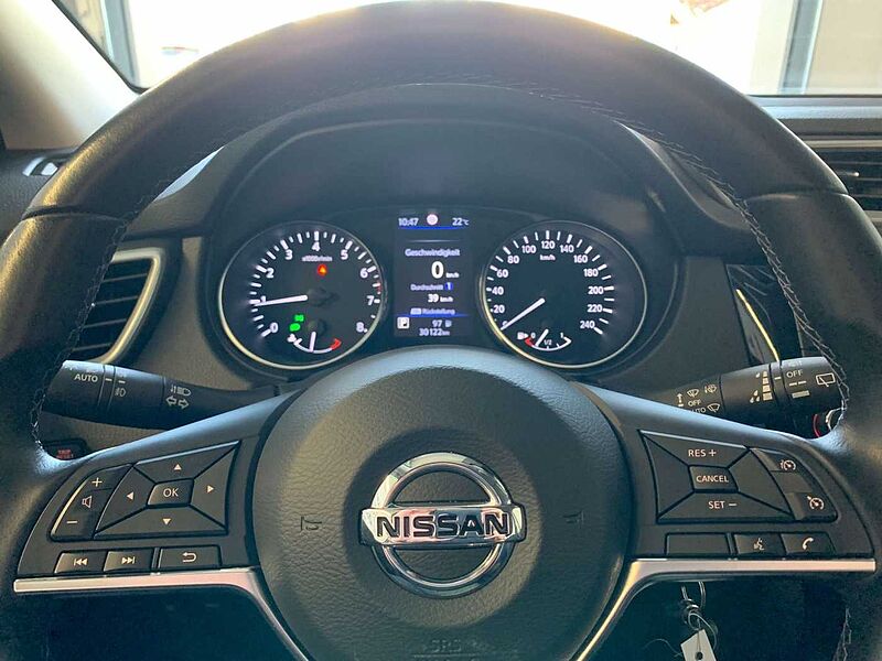 Nissan Qashqai Shiro 1,3 DIG-T Automatik / Navi/SHZ/Kamera/AHK