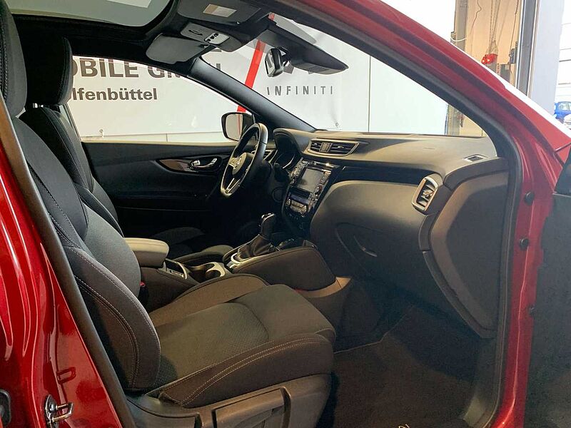 Nissan Qashqai N-Connecta 160PS DCT /Navi/CarPlay/Panorama/SHZ